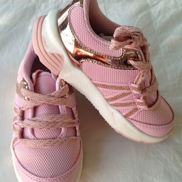 oshkosh athletic sneakers